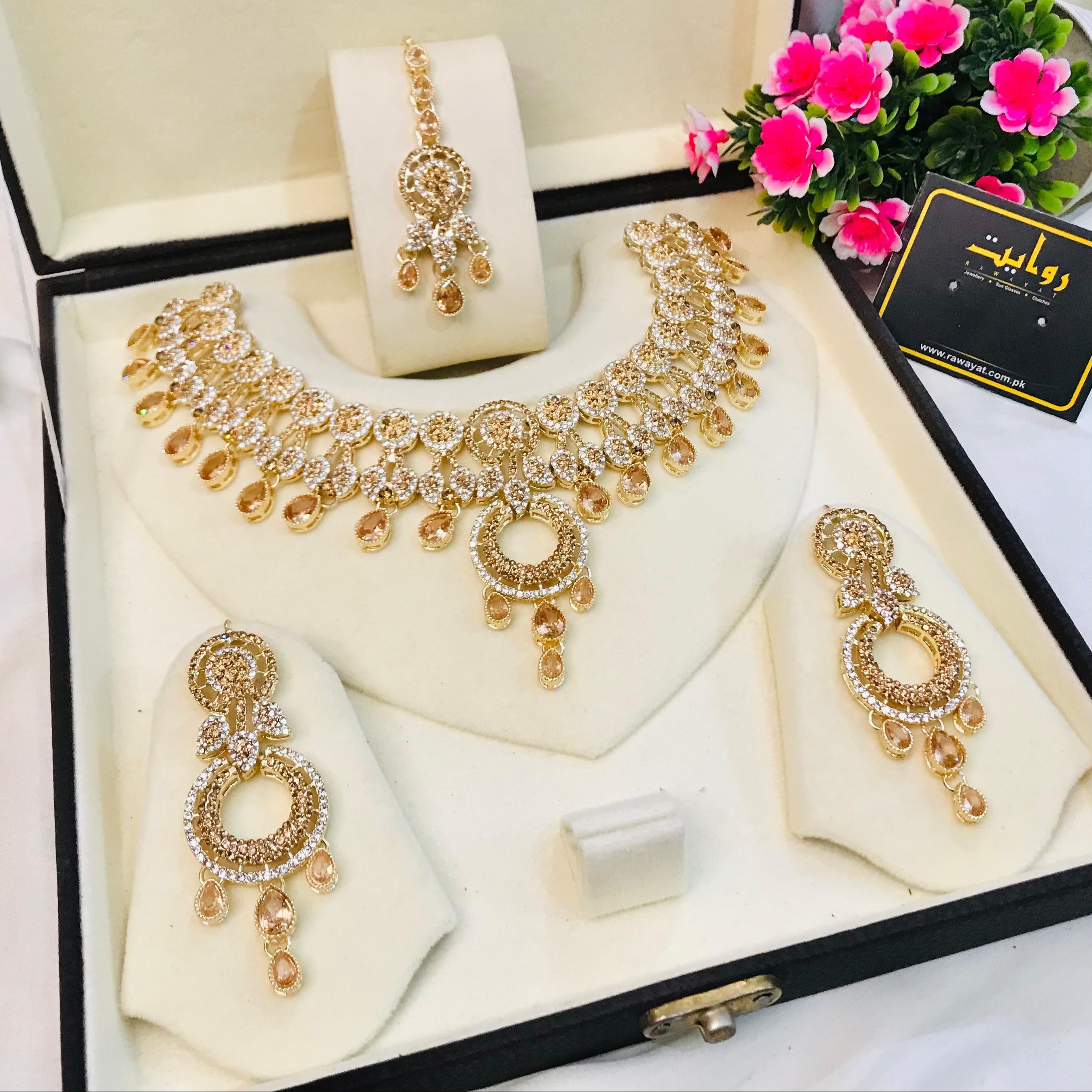 SABRINA Necklace (White/Golden)