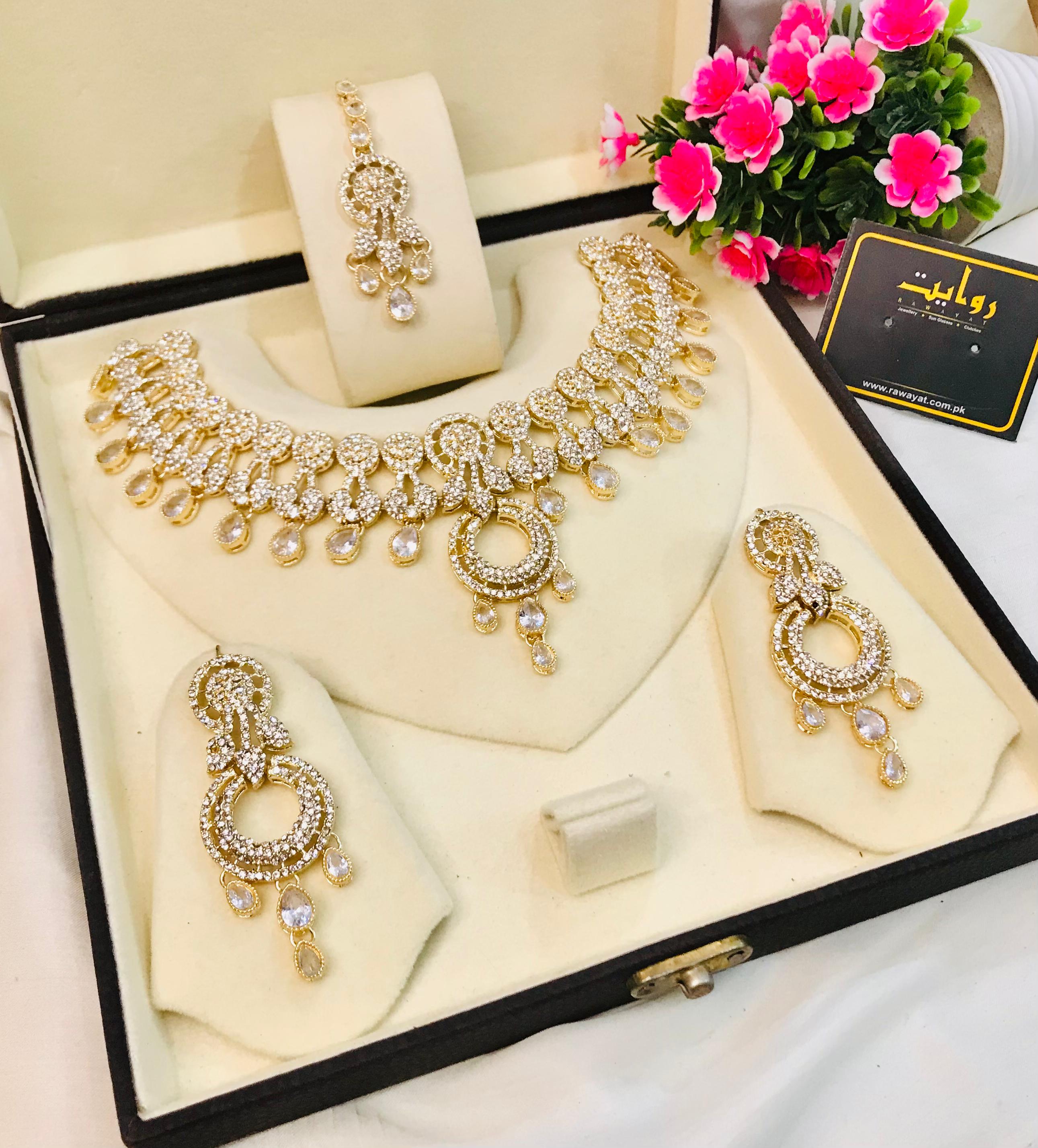 SABRINA Necklace (Golden/White)
